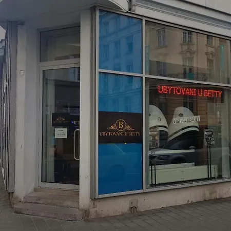 Hotel Vip U Betty Centrum Se Saunou
